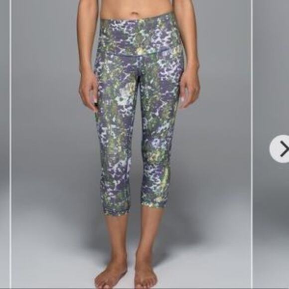 Lululemon Wunder Under Crop 2 *Full On Luxtreme Roll Down In Floral Sport White - Picture 1 of 9